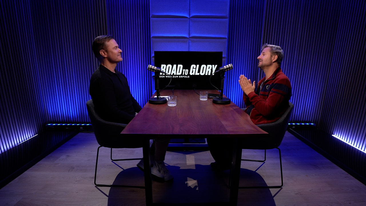 Philipp Hochmair - Road To Glory - Massengeschmack-TV Forum